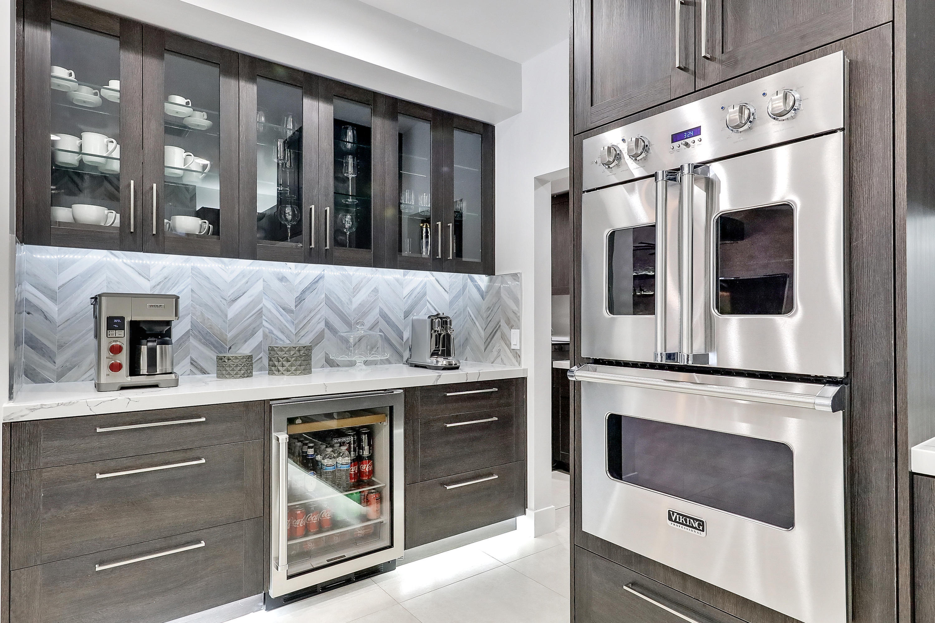 45731 Paradise Valley Road Indian Wells, CA 92210 - Photo 15 of 41 a kitchen with stainless steel appliances granite countertop a stove and a microwave