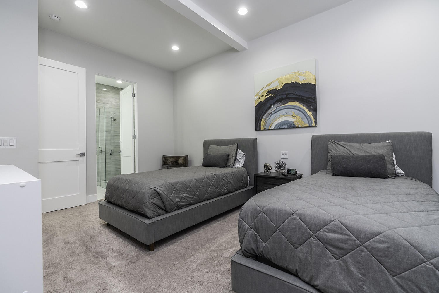 45731 Paradise Valley Road Indian Wells, CA 92210 - Photo 22 of 41 a bedroom with two beds and painting on the wall