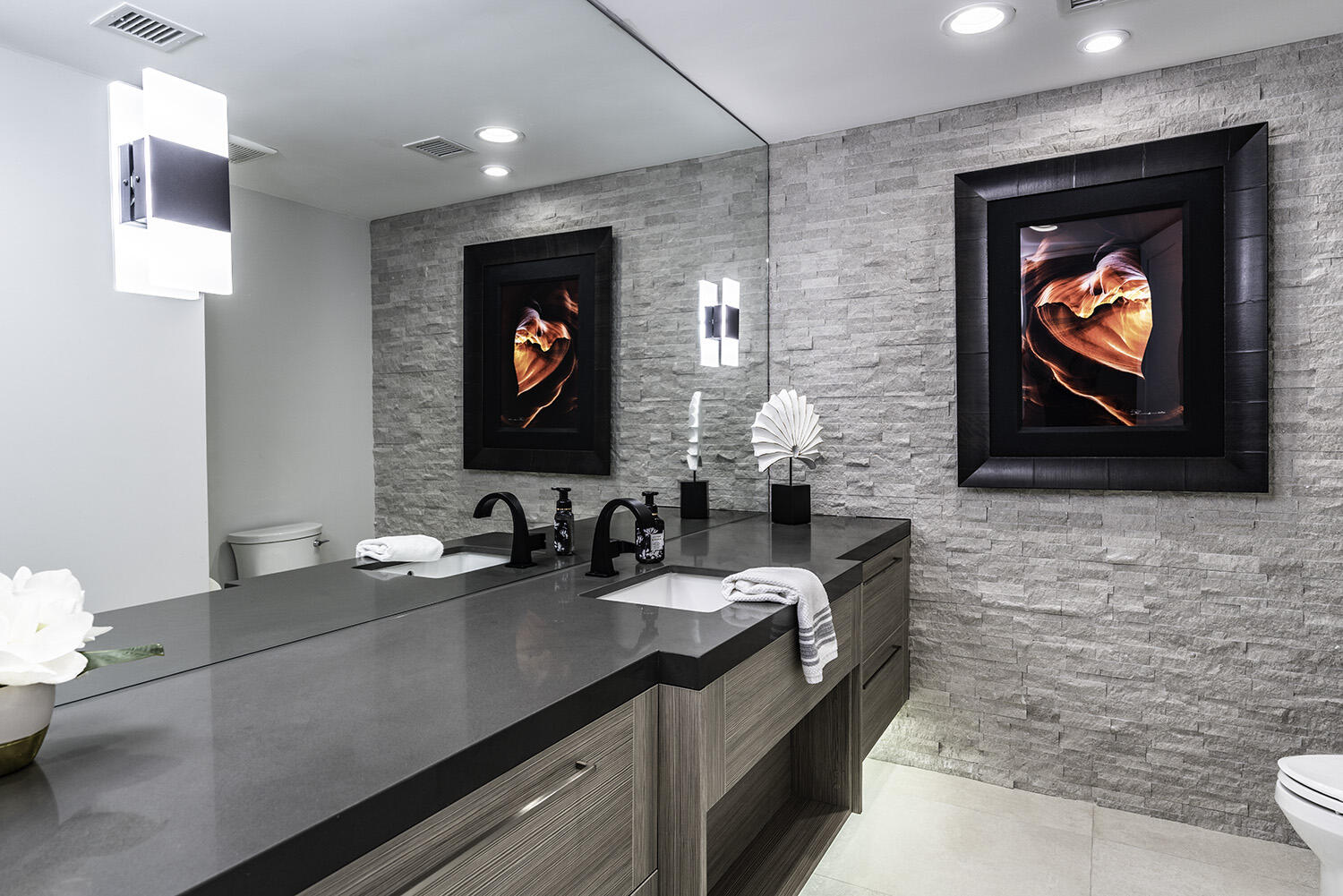 45731 Paradise Valley Road Indian Wells, CA 92210 - Photo 27 of 41 a bathroom with sink and a mirror