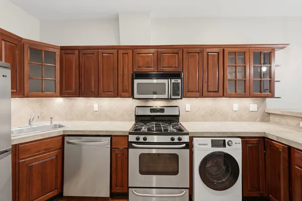 $585,000 | 218 Willow Avenue, Unit 1R, Hoboken, NJ 07030