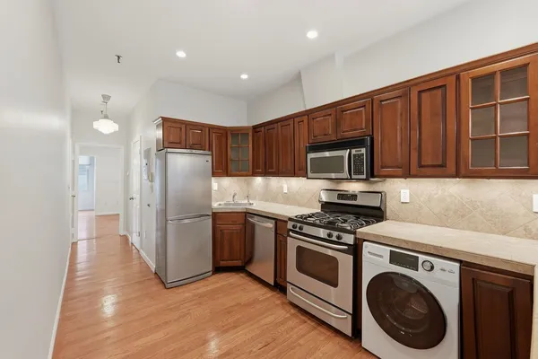 $585,000 | 218 Willow Avenue, Unit 1R, Hoboken, NJ 07030