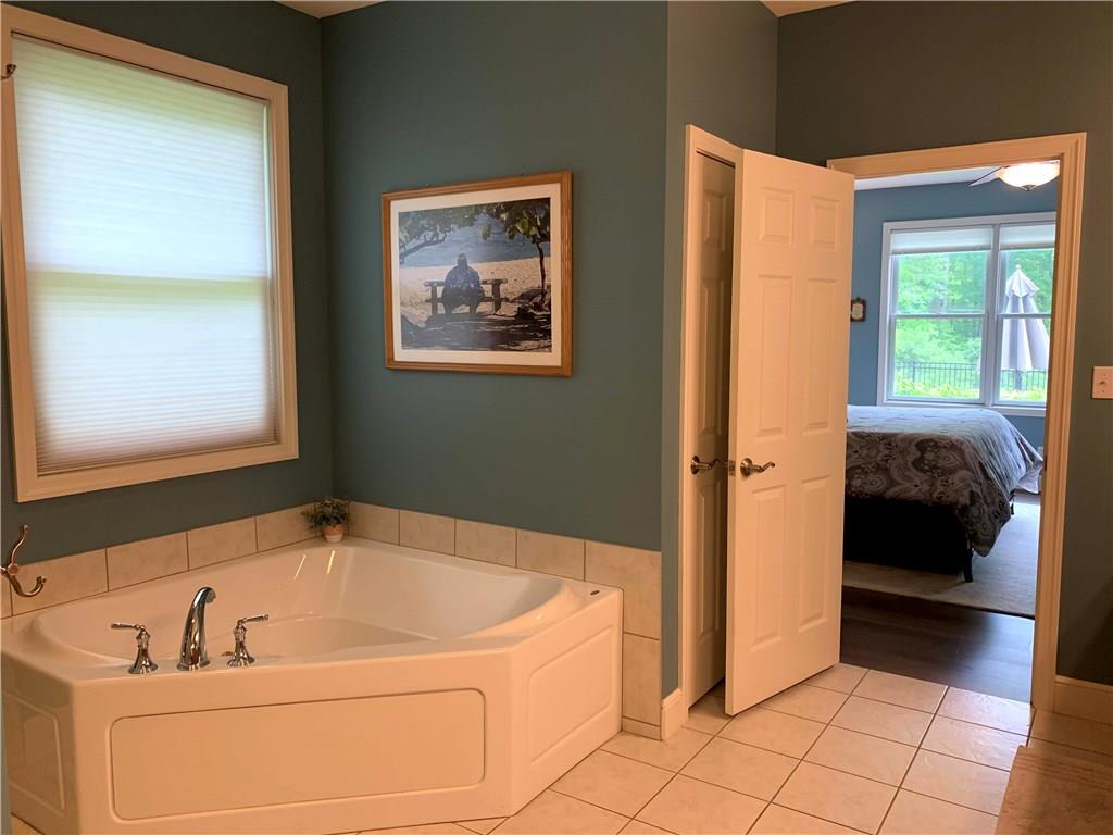 580 George Jr Road Grove City, PA 16127 - Photo 13 of 25 Master Bath with jetted tub