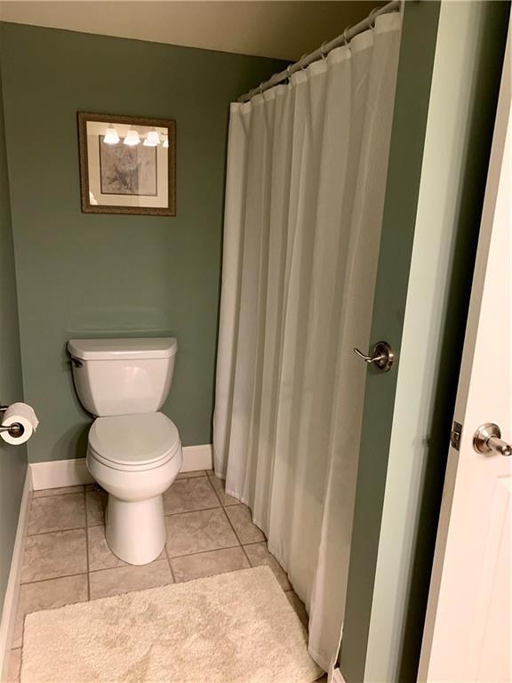 580 George Jr Road Grove City, PA 16127 - Photo 20 of 25 2nd floor full bathroom