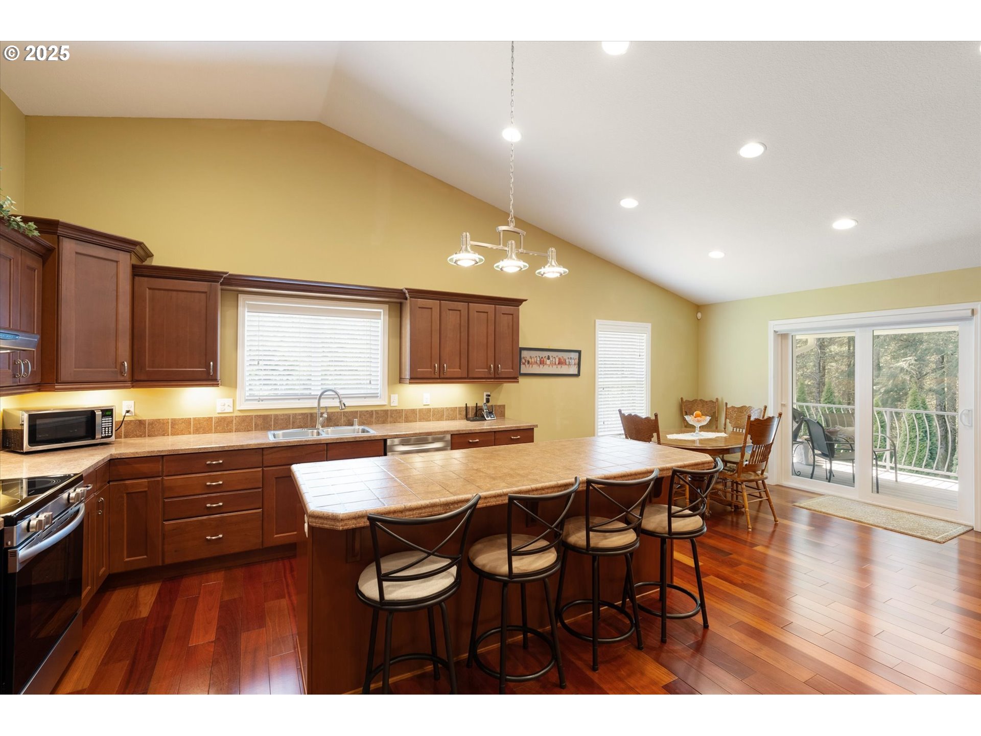 121 Talkeetna Heights Road Longview, WA 98632 - Photo 10 of 45 Kitchen
