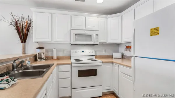 $241,900 | 708 Clearwater Drive, Unit 2D, Camdenton, MO 65020