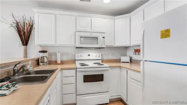 $241,900 | 708 Clearwater Drive, Unit 2D, Camdenton, MO 65020