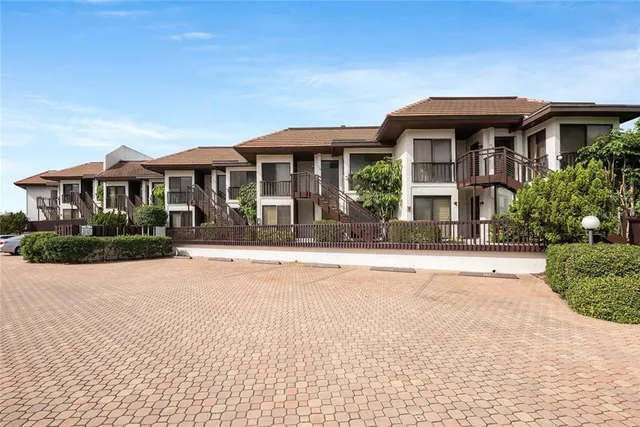 $6,000 | 5393 Gulf Of Mexico Drive, Unit 208, Longboat Key, FL 34228