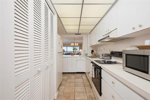 $6,000 | 5393 Gulf Of Mexico Drive, Unit 208, Longboat Key, FL 34228