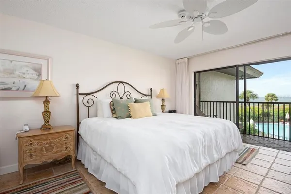 $6,000 | 5393 Gulf Of Mexico Drive, Unit 208, Longboat Key, FL 34228