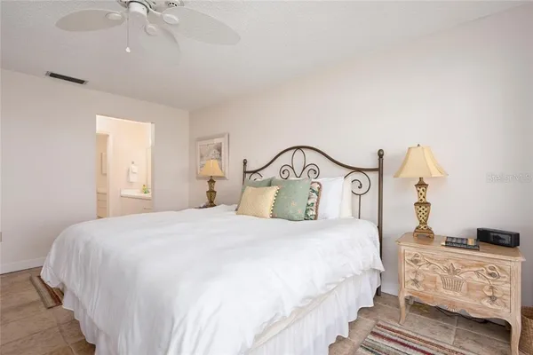 $6,000 | 5393 Gulf Of Mexico Drive, Unit 208, Longboat Key, FL 34228