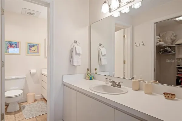 $6,000 | 5393 Gulf Of Mexico Drive, Unit 208, Longboat Key, FL 34228