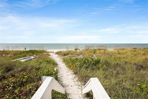 $6,000 | 5393 Gulf Of Mexico Drive, Unit 208, Longboat Key, FL 34228