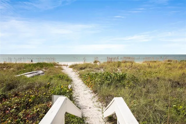 $6,000 | 5393 Gulf Of Mexico Drive, Unit 208, Longboat Key, FL 34228