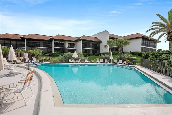 $6,000 | 5393 Gulf Of Mexico Drive, Unit 208, Longboat Key, FL 34228