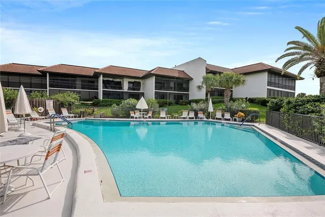 $6,000 | 5393 Gulf Of Mexico Drive, Unit 208, Longboat Key, FL 34228