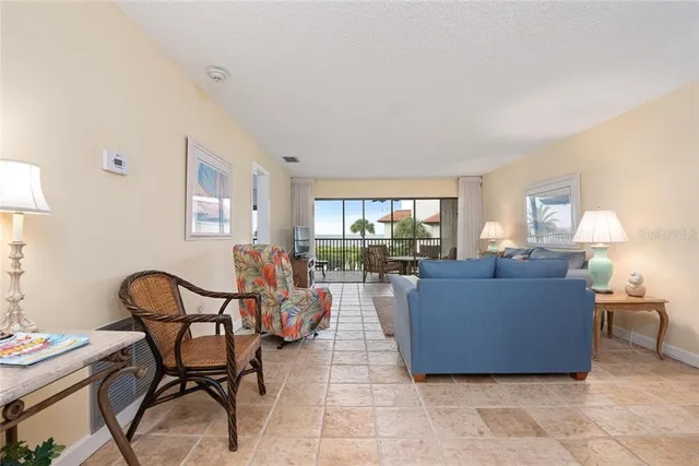 $6,000 | 5393 Gulf Of Mexico Drive, Unit 208, Longboat Key, FL 34228