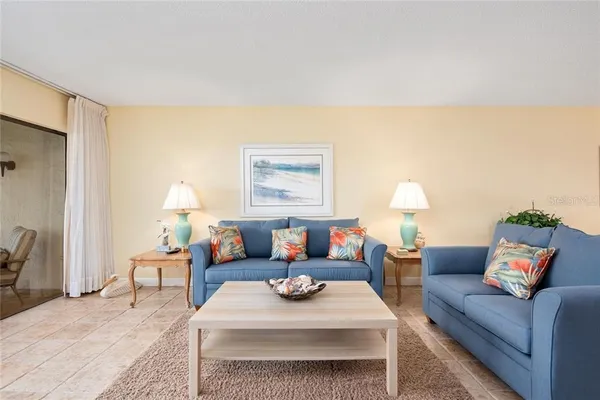 $6,000 | 5393 Gulf Of Mexico Drive, Unit 208, Longboat Key, FL 34228