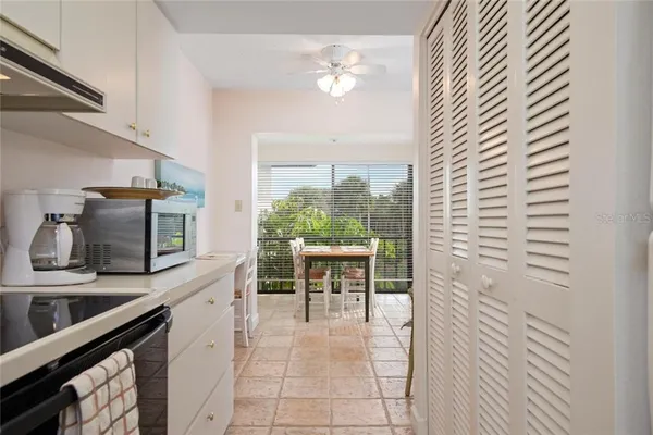 $6,000 | 5393 Gulf Of Mexico Drive, Unit 208, Longboat Key, FL 34228