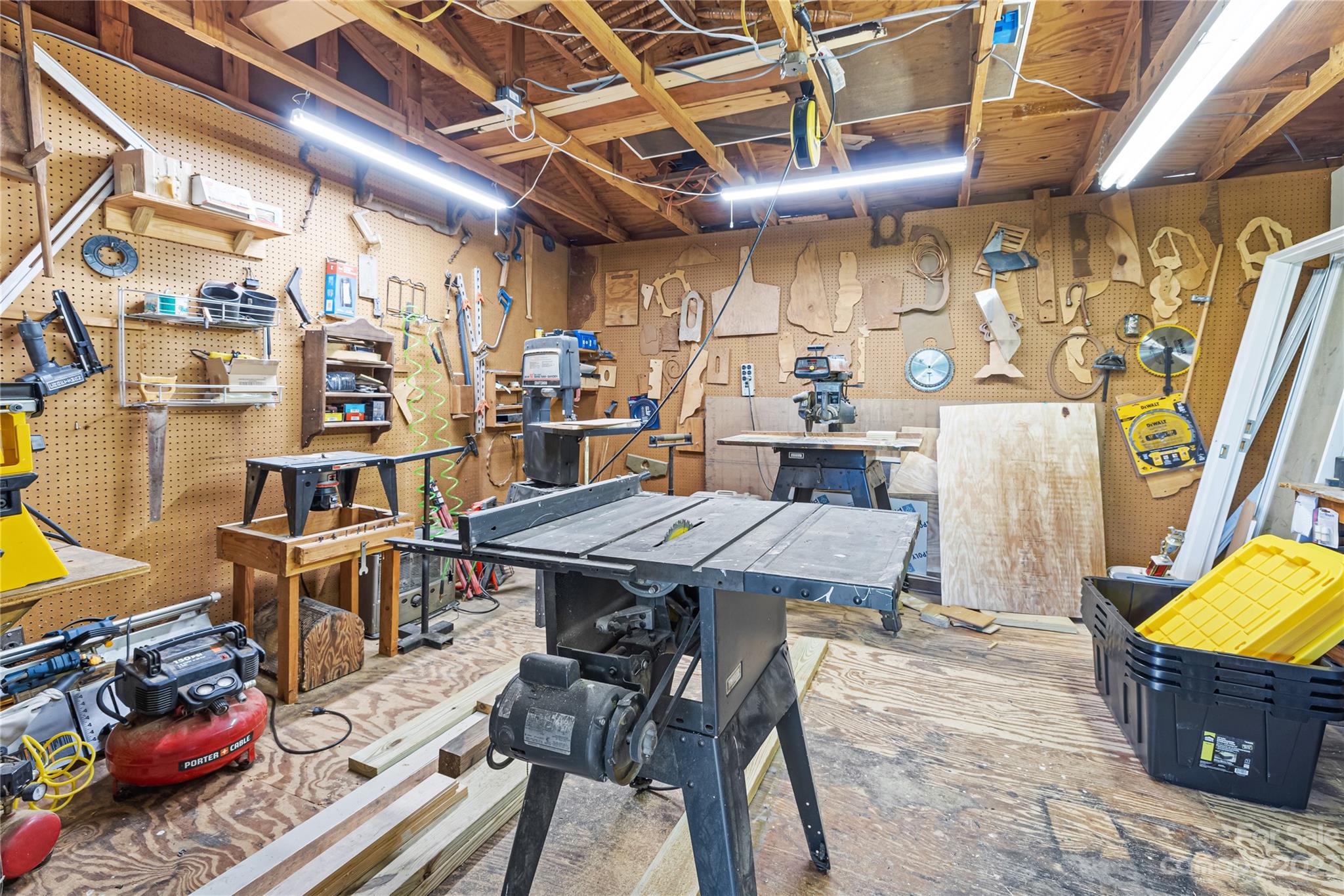 137 Brook Road Kings Mountain, NC 28086 - Photo 18 of 46 a view of a chairs and table in a patio