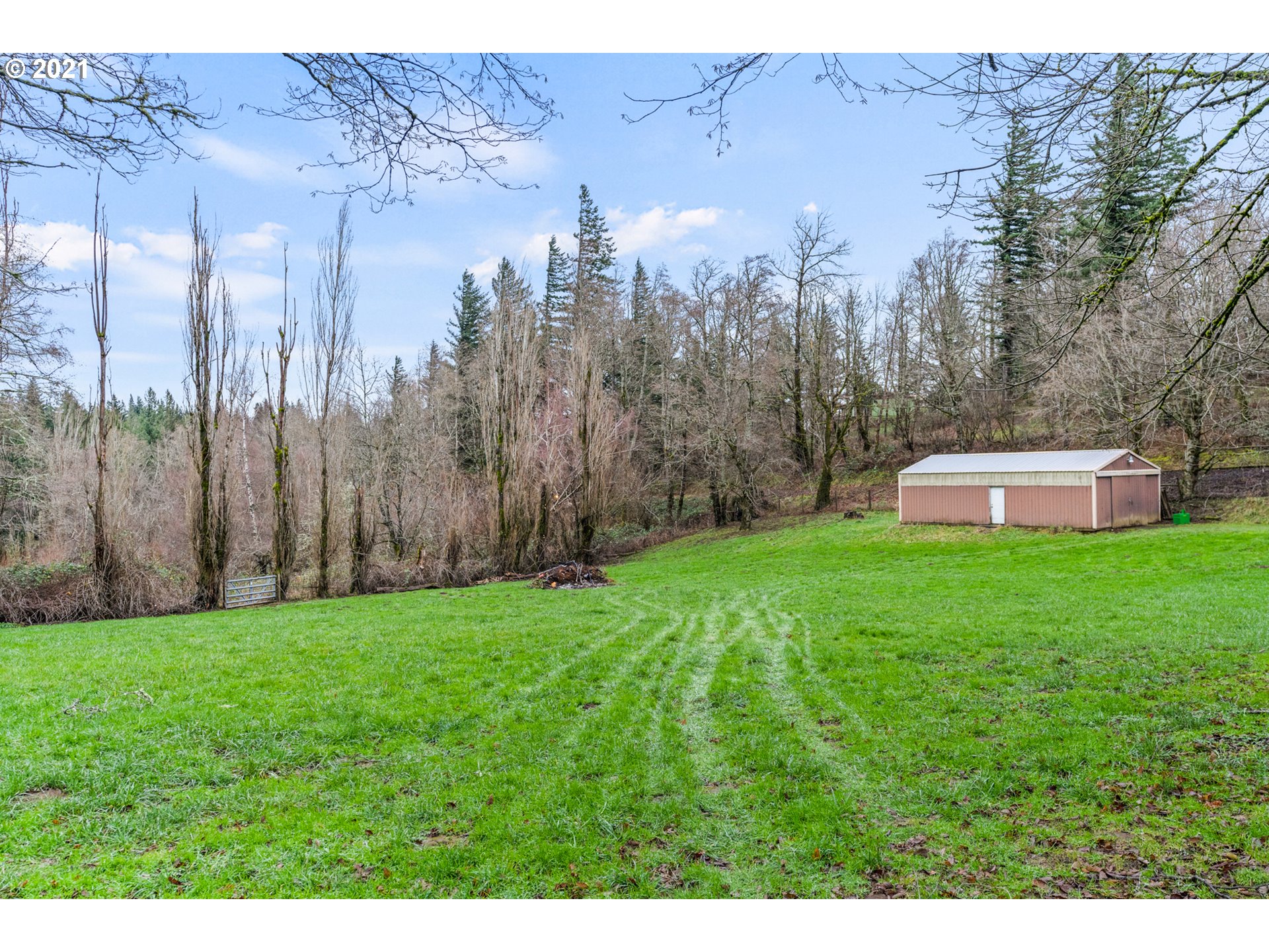 716 Northeast Evans Road Corbett, OR 97019 - Photo 30 of 32 a backyard of a house