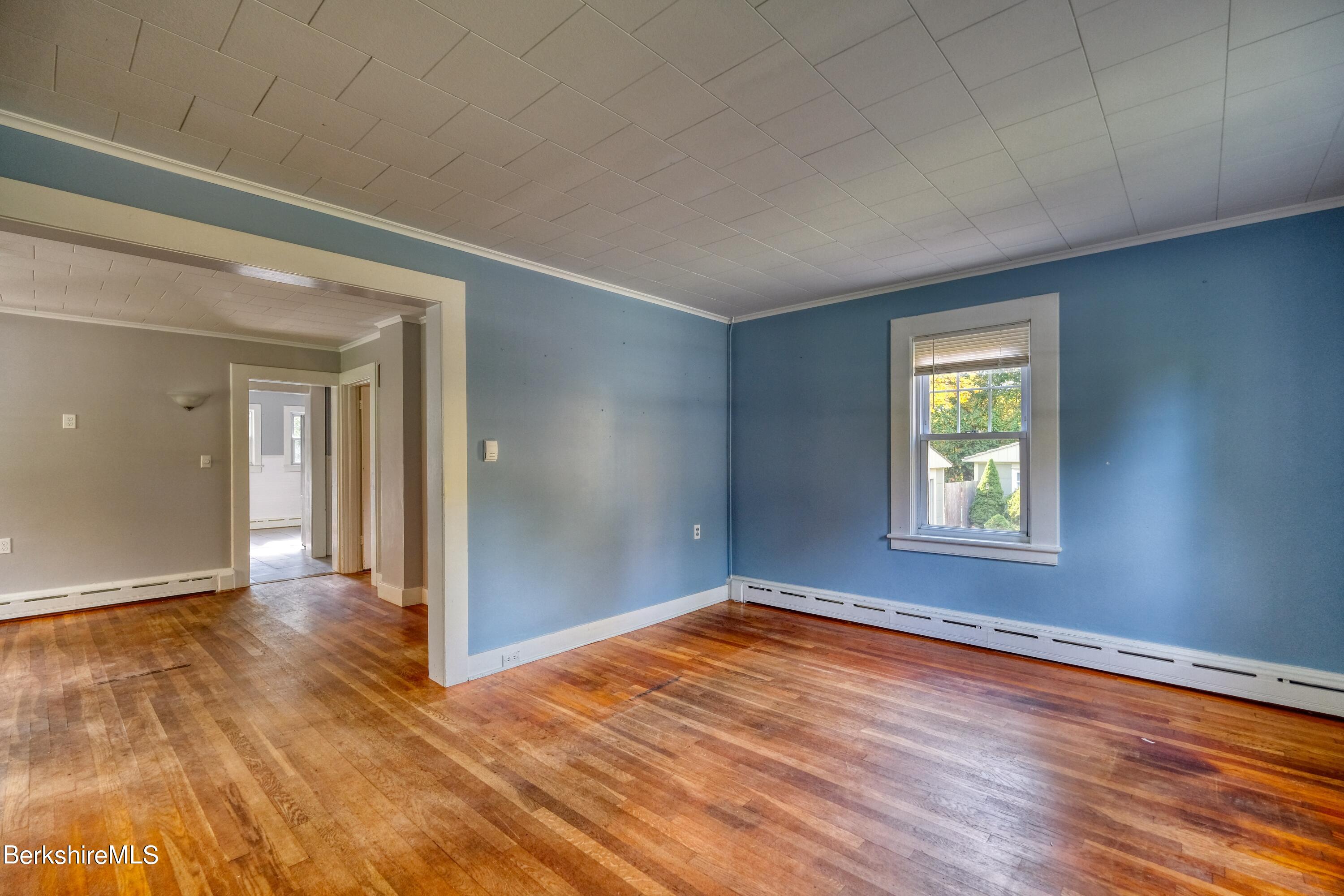 44 New Lenox Road Lenox, MA 01240 - Photo 5 of 21 LIVING ROOM