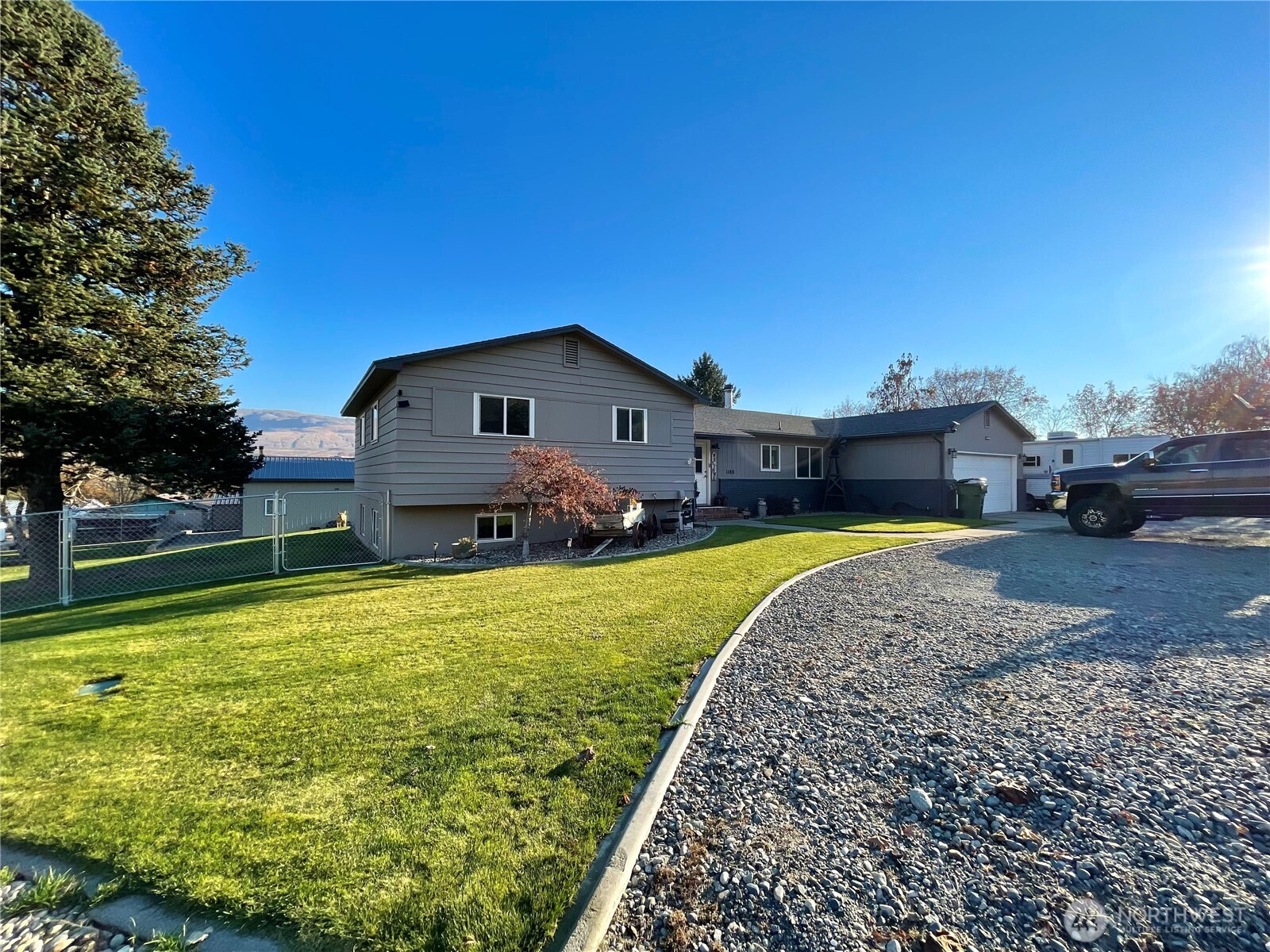 1180 4th Avenue North Okanogan, WA 98840 - Photo 2 of 40 a front view of a house with garden