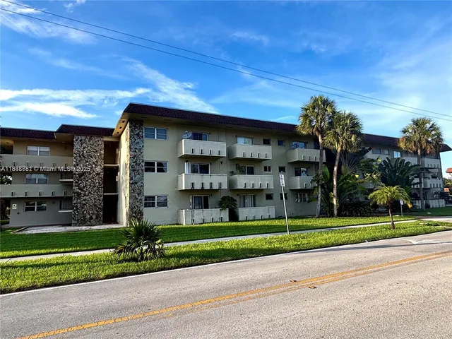 $190,000 | 7505 Southwest 82nd Street, Unit 318, Miami, FL 33143
