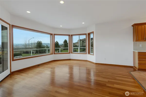 $1,399,000 | 16412 139th Avenue East, Puyallup, WA 98374