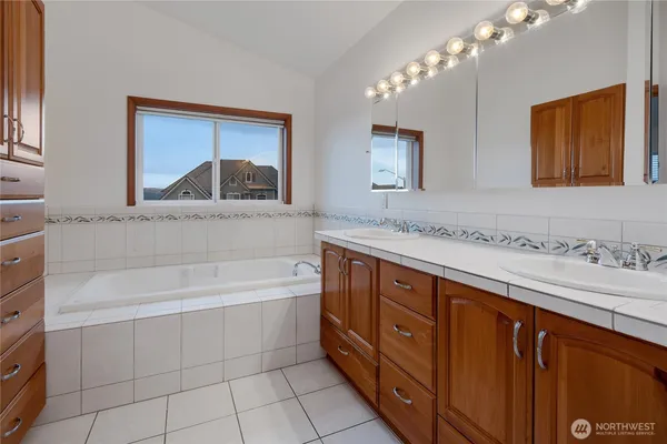 $1,399,000 | 16412 139th Avenue East, Puyallup, WA 98374