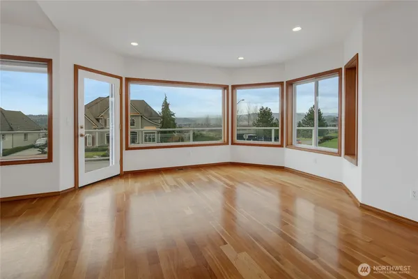$1,399,000 | 16412 139th Avenue East, Puyallup, WA 98374