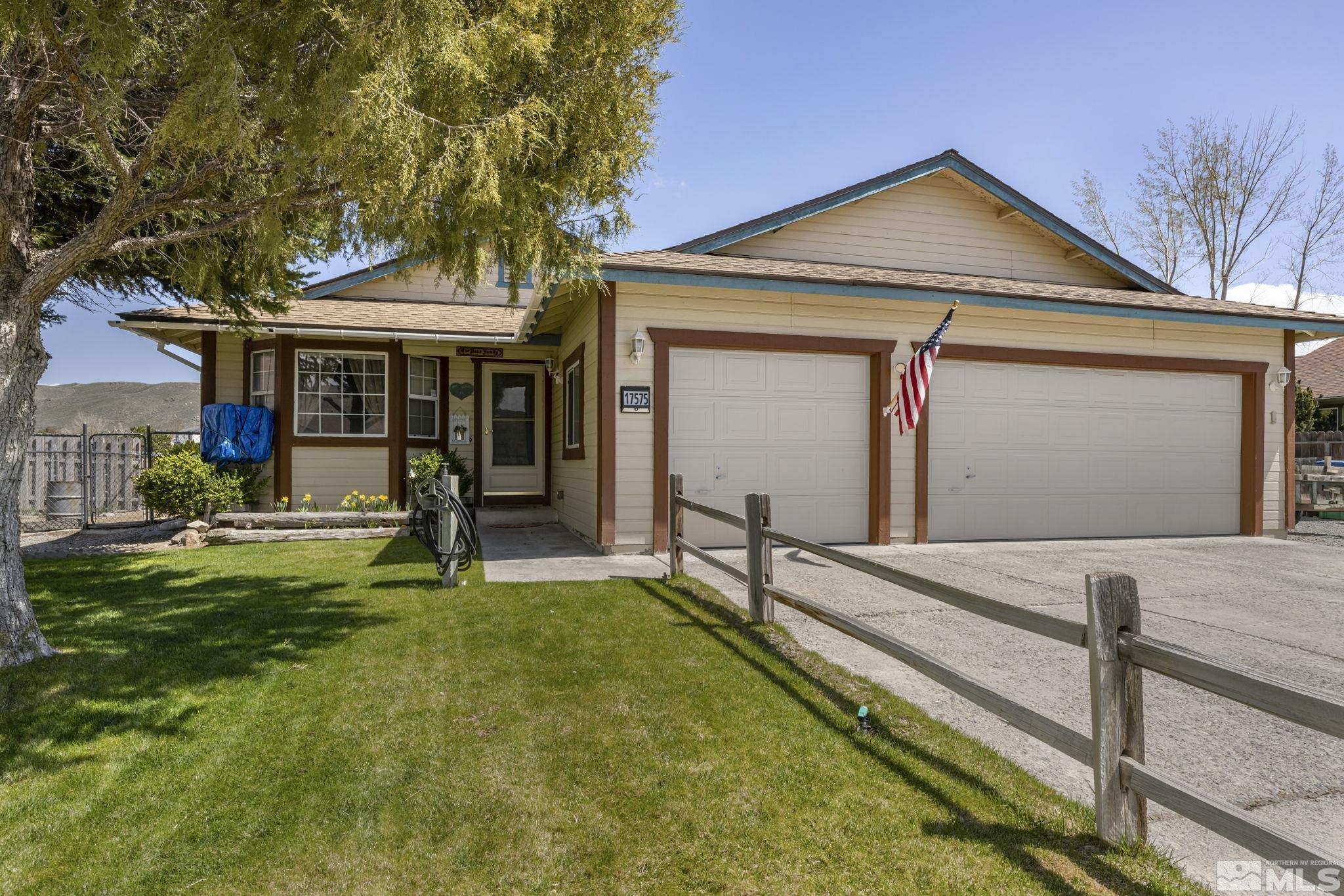 a view of a house with backyard and porch