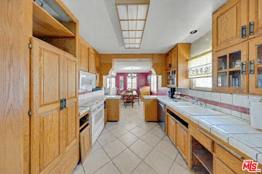 656 East Kirkwall Road Glendora, CA 91740 - Photo 17 of 53