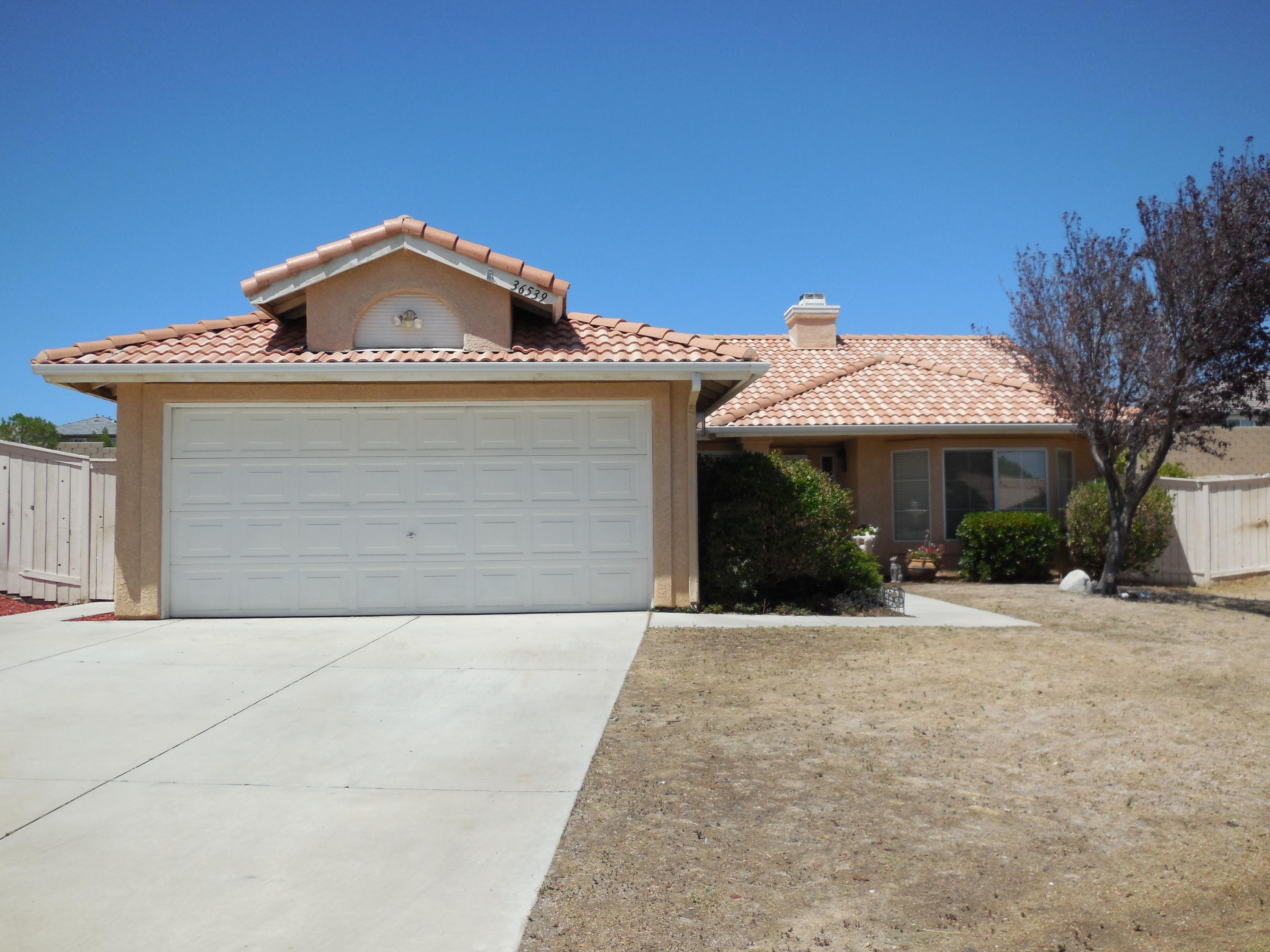 36539 Ramona Road Palmdale, CA 93550 - Photo 1 of 12 Front View
