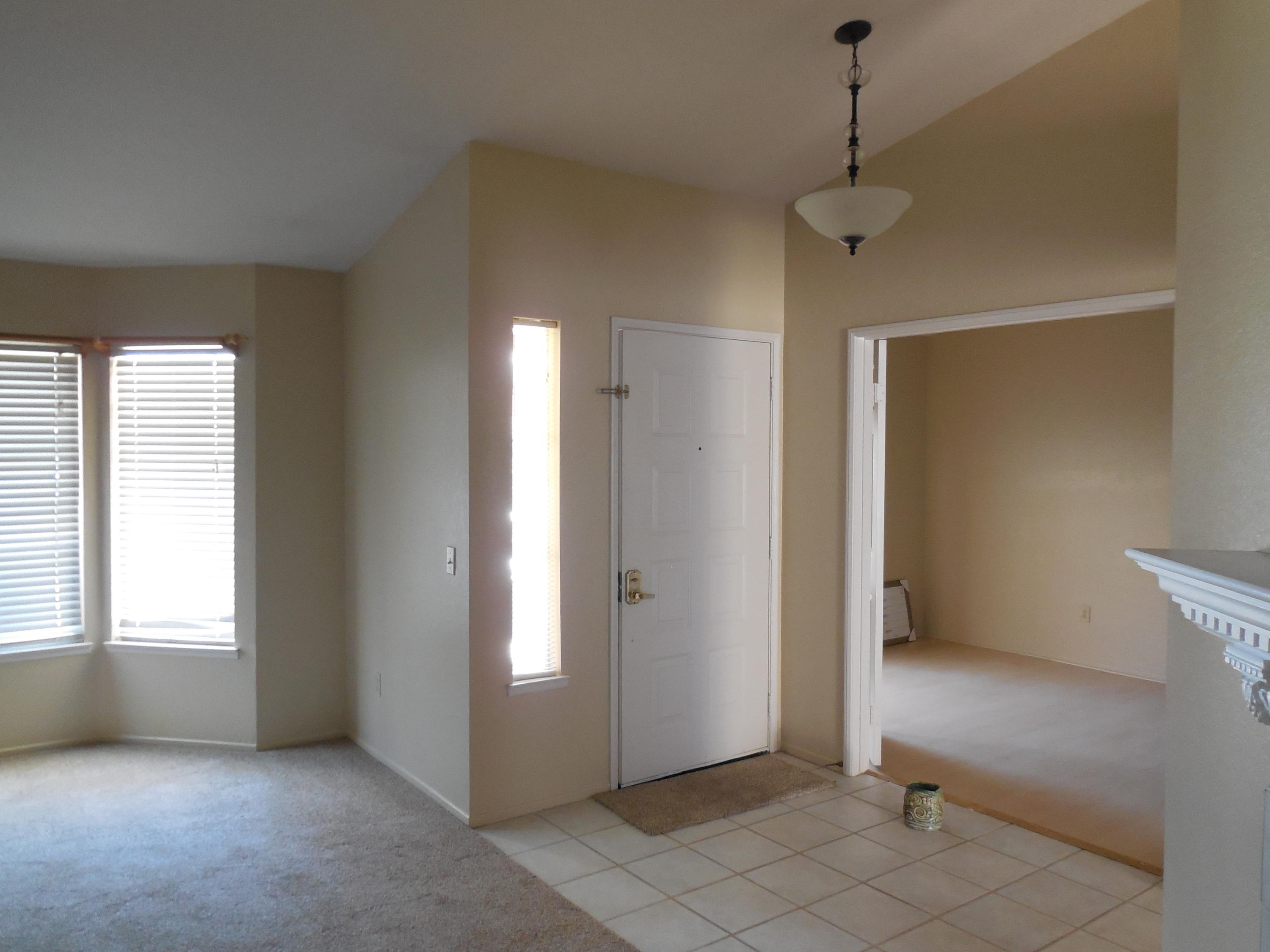 36539 Ramona Road Palmdale, CA 93550 - Photo 4 of 12 Entry