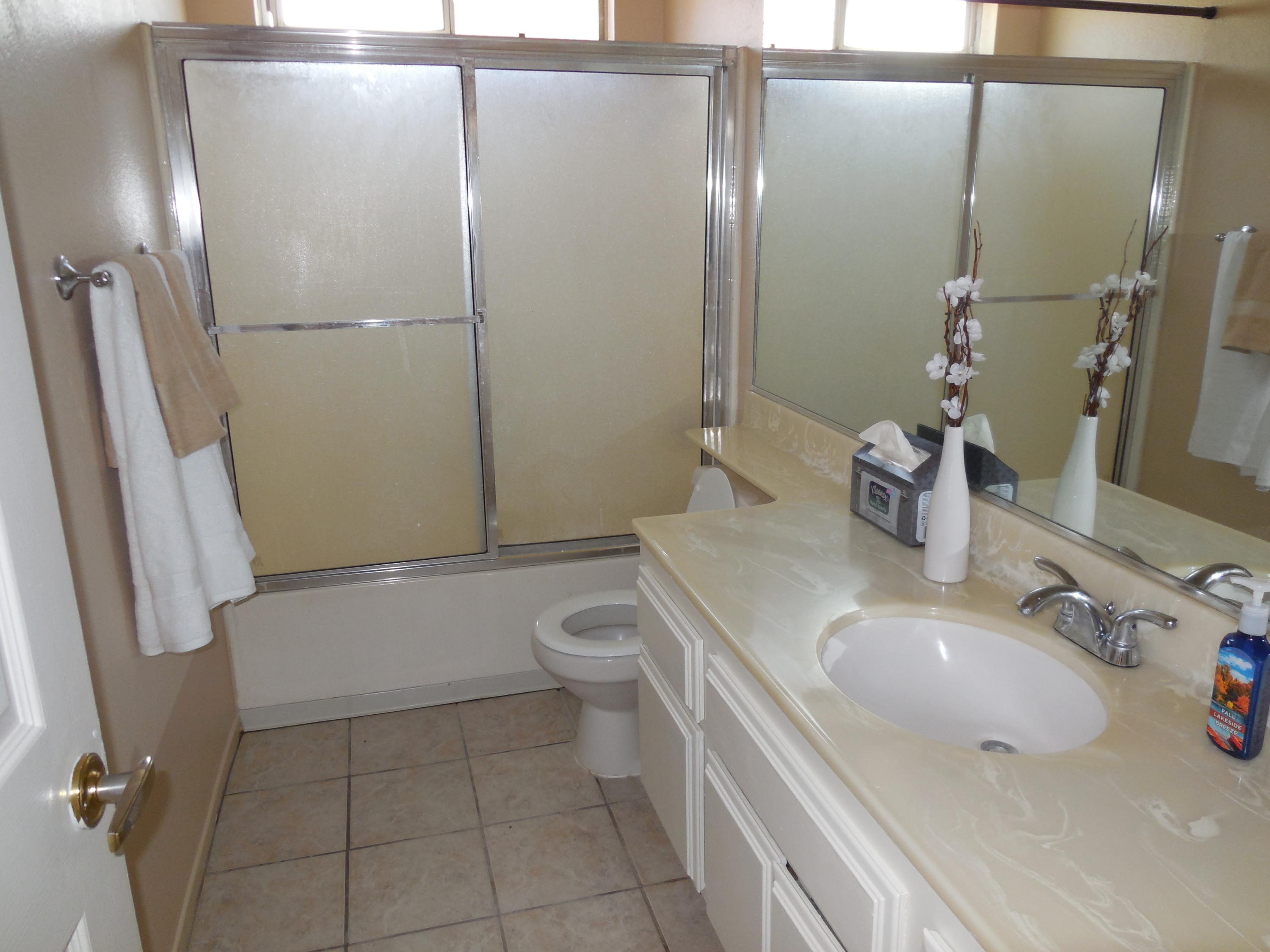36539 Ramona Road Palmdale, CA 93550 - Photo 10 of 12 Second Bath