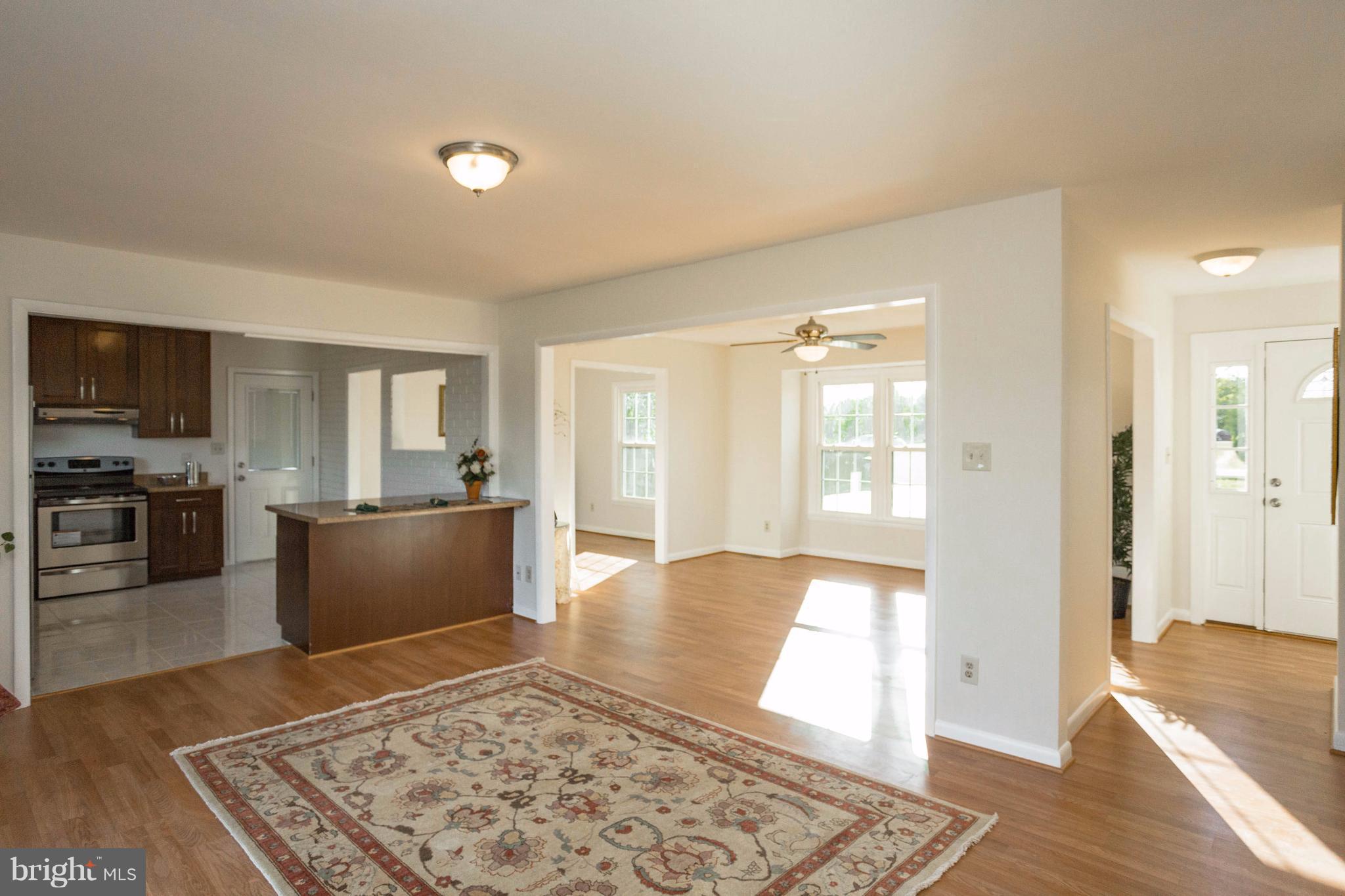 352 Poplar Road Fredericksburg, VA 22406 - Photo 6 of 30 Bright & sunny rooms!
