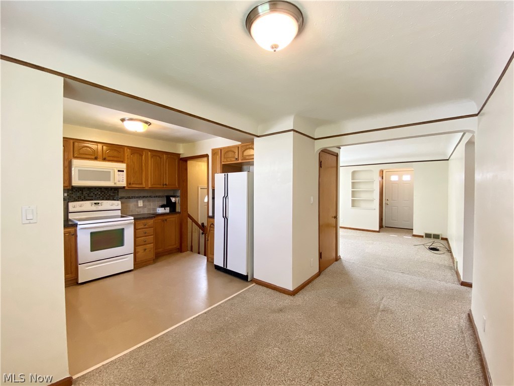 7912 Snow Road Parma, OH 44129 - Photo 6 of 35