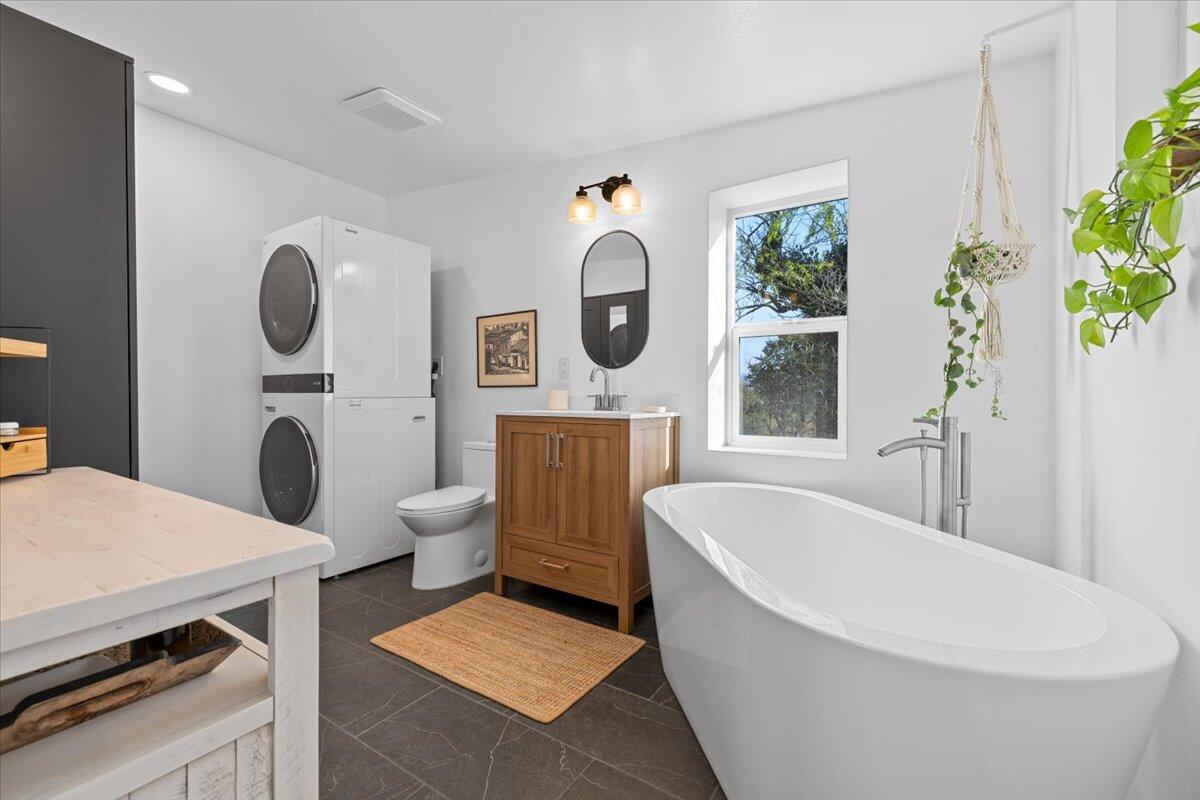 4261 North Foothill Road Medford, OR 97504 - Photo 23 of 37 33-CI_1465