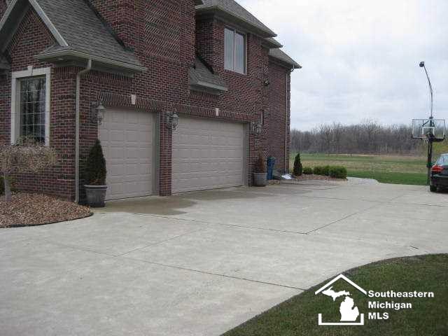 1024 Abbey Road Monroe, MI 48161 - Photo 13 of 27 3 Car garage