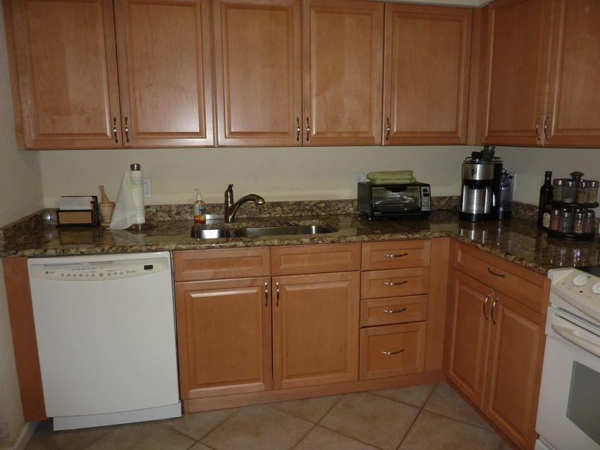 1000 Spanish River Road, Unit 3R Boca Raton, FL 33432 - Photo 3 of 23 1000 spanish river 3r 10