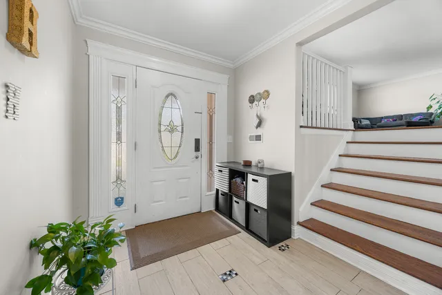 $449,900 | 573 Maple Avenue, Lisle, IL 60532