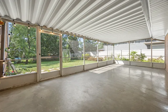 $449,900 | 573 Maple Avenue, Lisle, IL 60532