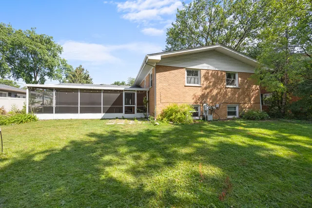 $449,900 | 573 Maple Avenue, Lisle, IL 60532