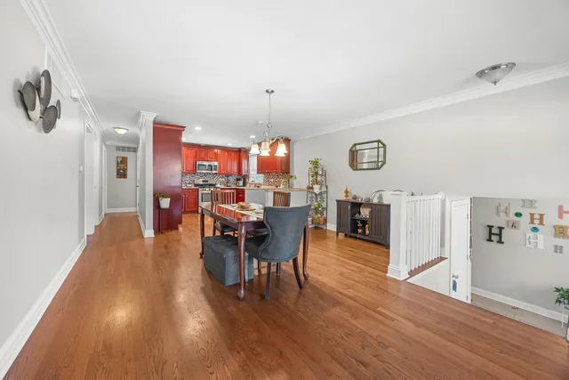 $449,900 | 573 Maple Avenue, Lisle, IL 60532