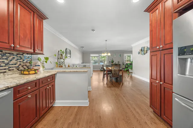 $449,900 | 573 Maple Avenue, Lisle, IL 60532