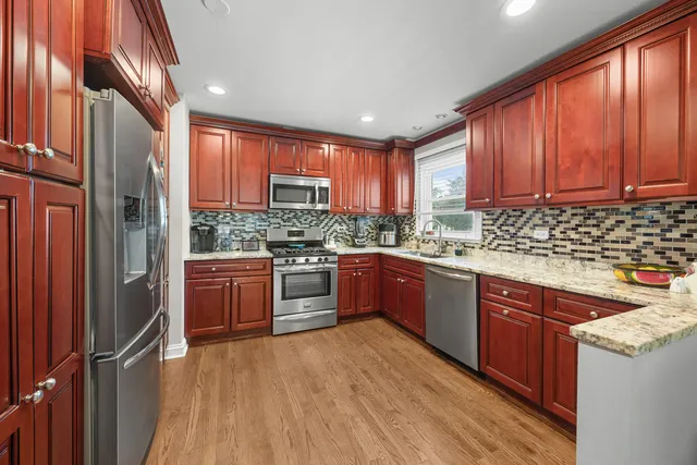 $449,900 | 573 Maple Avenue, Lisle, IL 60532