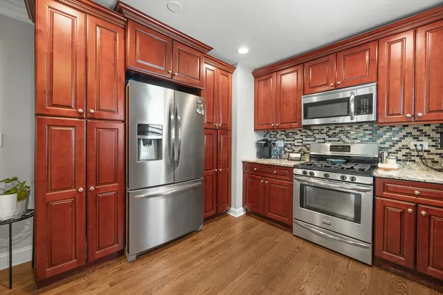 $449,900 | 573 Maple Avenue, Lisle, IL 60532