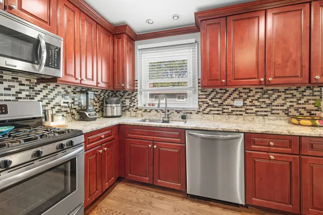 $449,900 | 573 Maple Avenue, Lisle, IL 60532