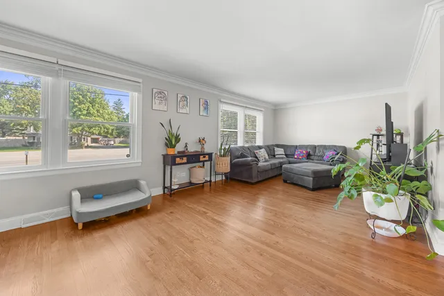 $449,900 | 573 Maple Avenue, Lisle, IL 60532