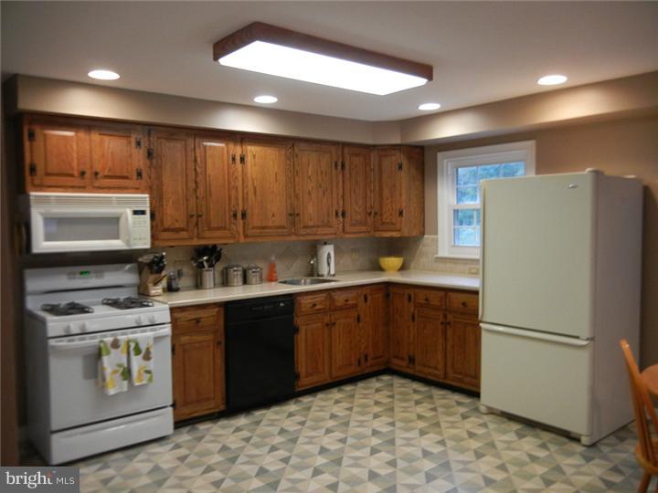66 Highspire Road Richboro, PA 18954 - Photo 6 of 14 Kitchen